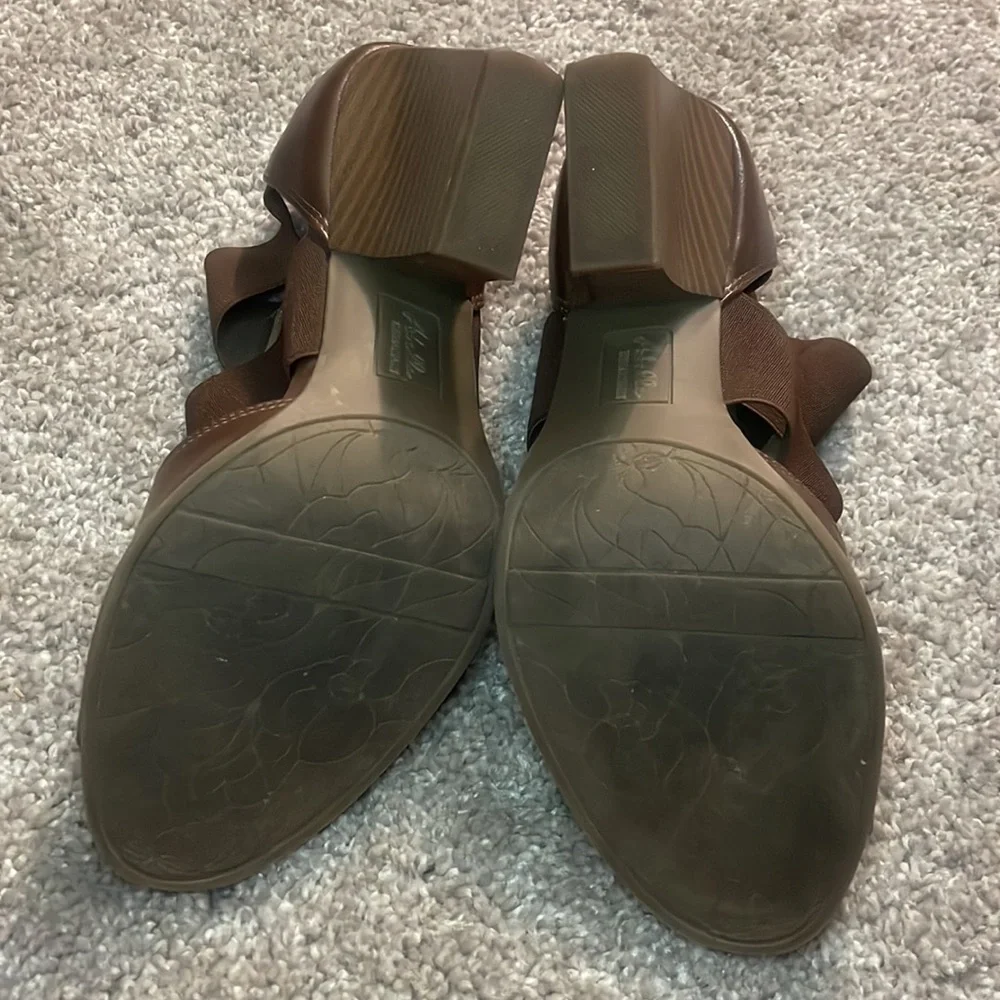 - Abella true comfort wedge block heeled sandals size 8.5